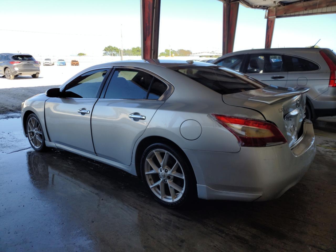 2009 Nissan Maxima - Image 2