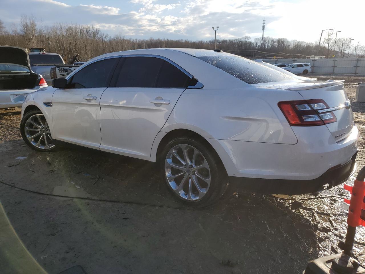 2015 Ford Taurus - Image 2