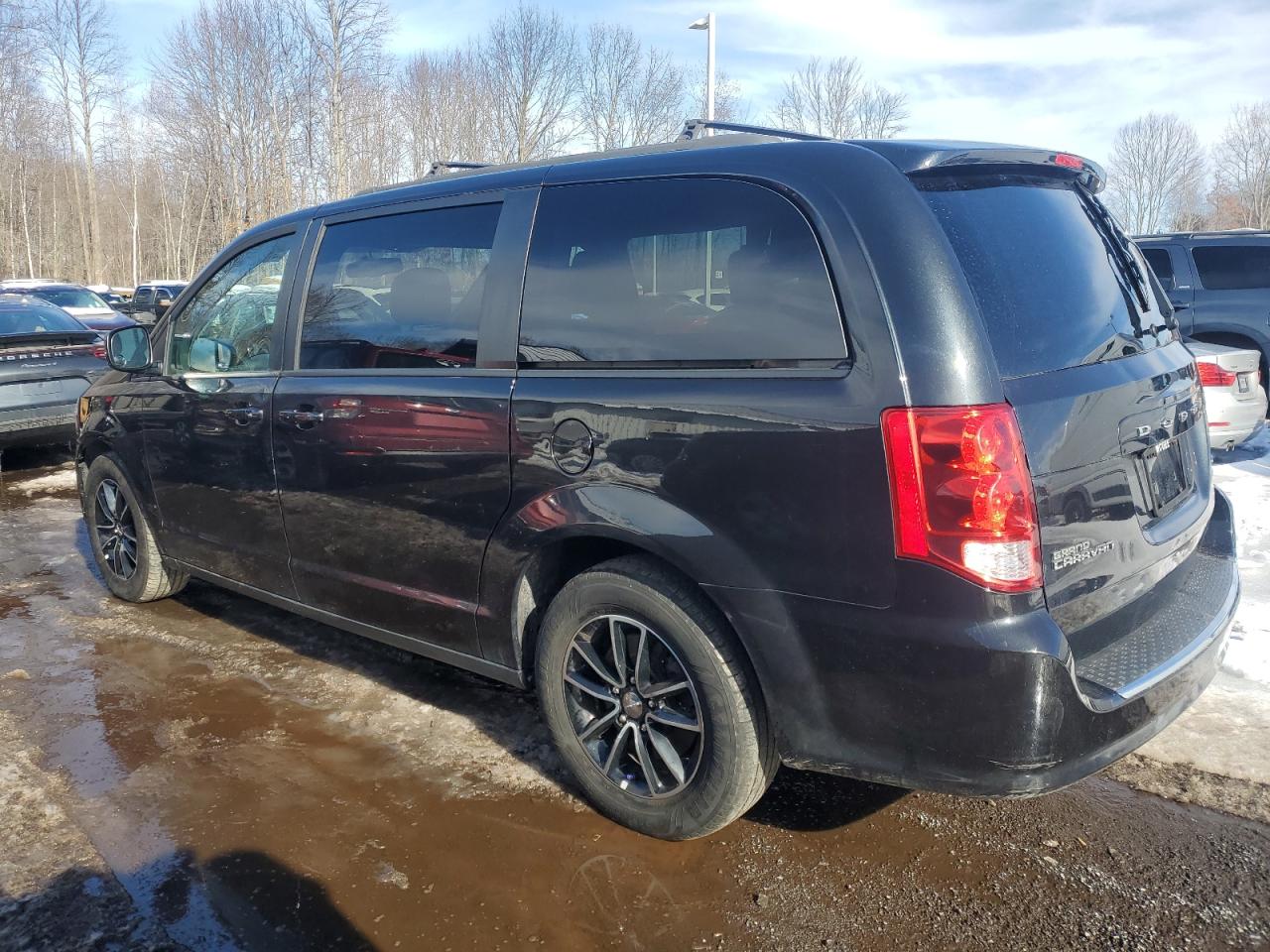 2018 Dodge Caravan - Image 2