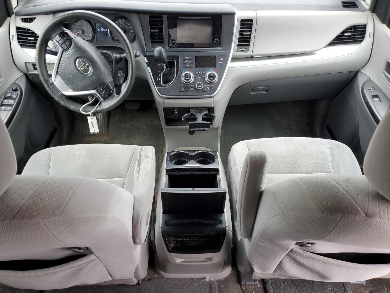 2015 Toyota Sienna - Image 8