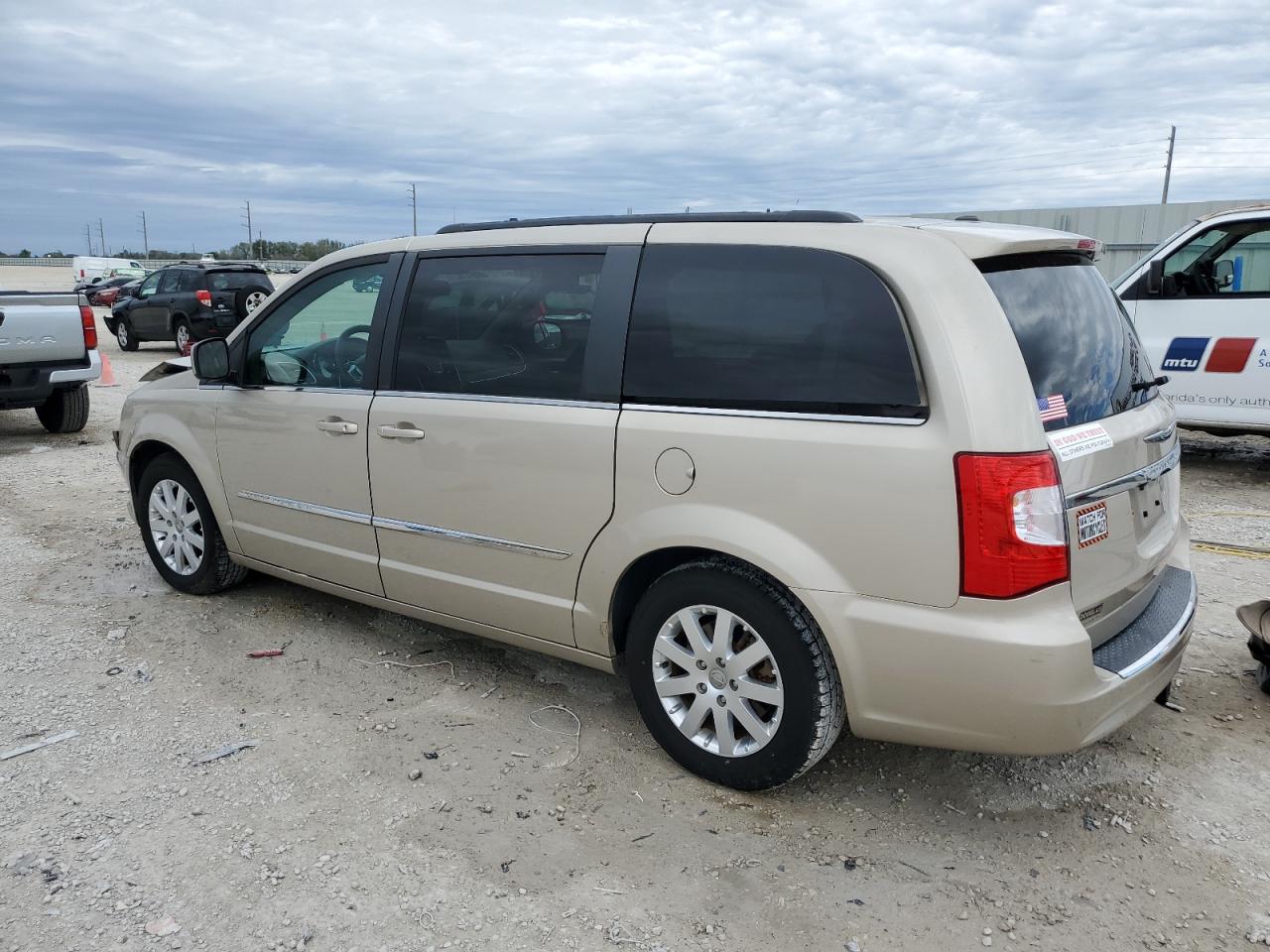 2013 Chrysler Town & Country - Image 2