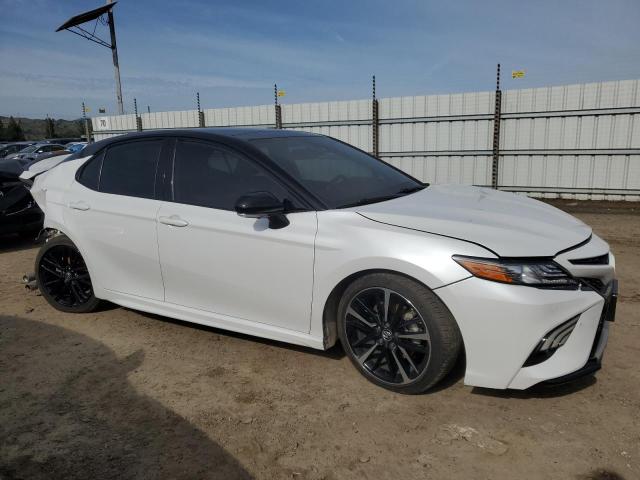  TOYOTA CAMRY 2019 Белы
