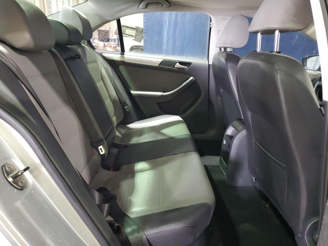 2014 Volkswagen Jetta - Image 10