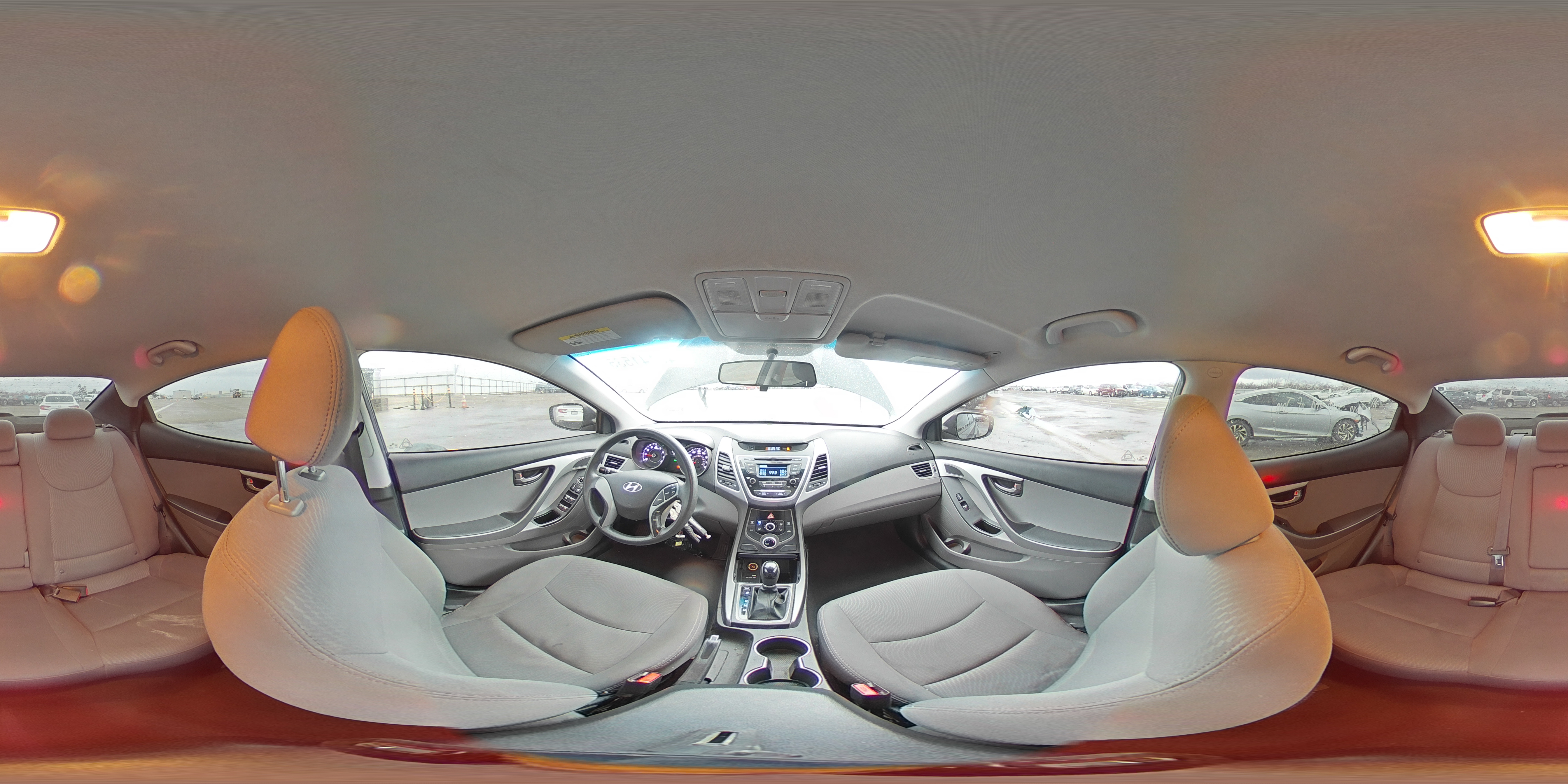 2016 Hyundai Elantra - Image 13