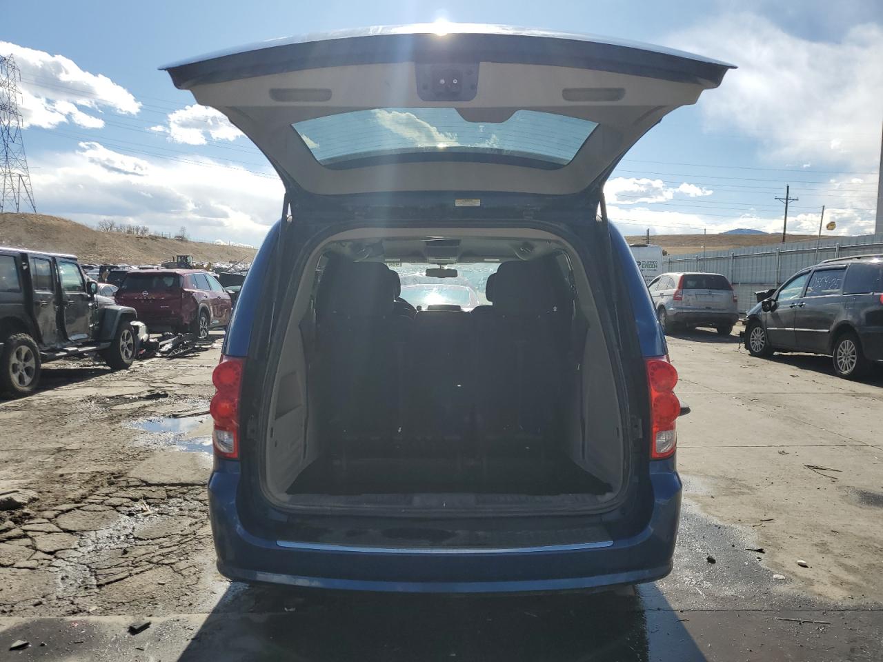 2011 Dodge Caravan - Image 6