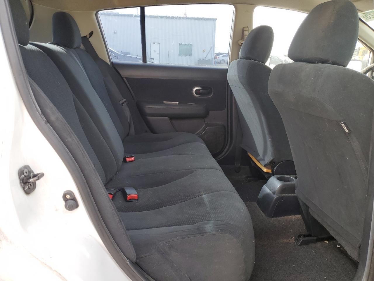 2011 Nissan Versa - Image 10