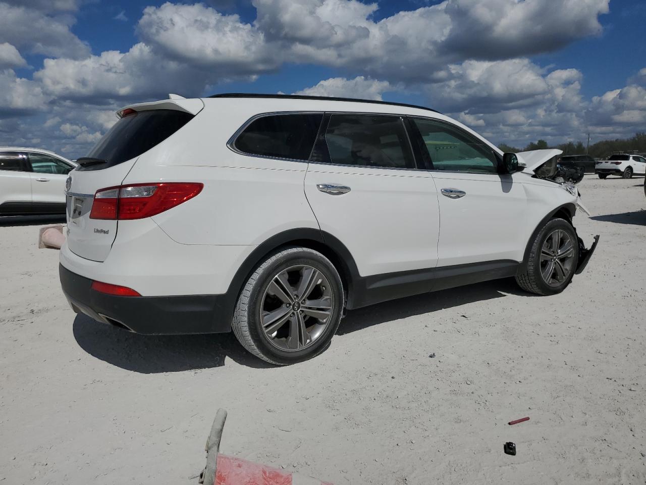 2014 Hyundai Santa Fe - Image 3