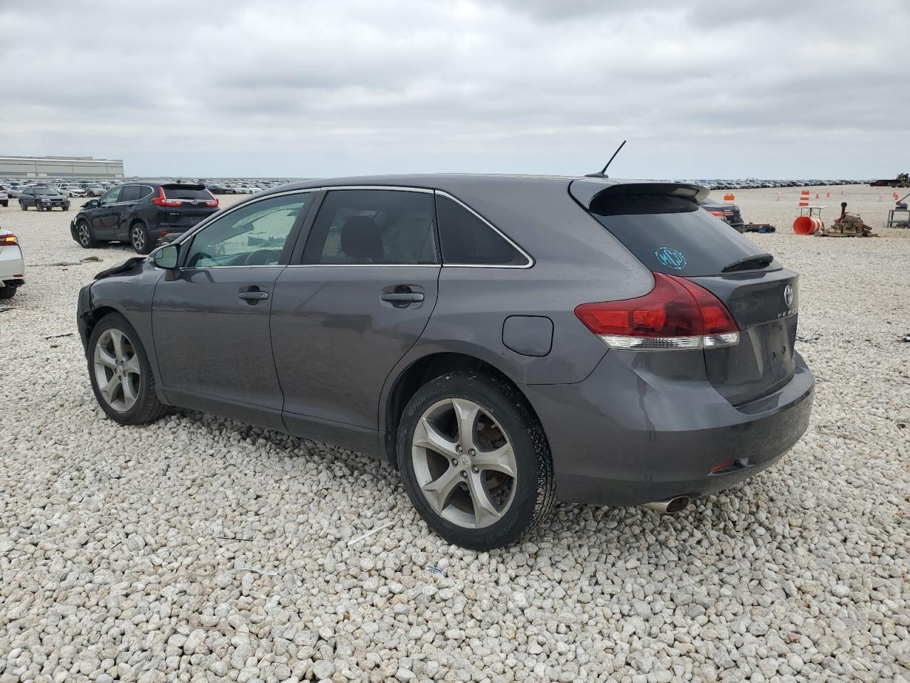 2013 Toyota Venza - Image 2