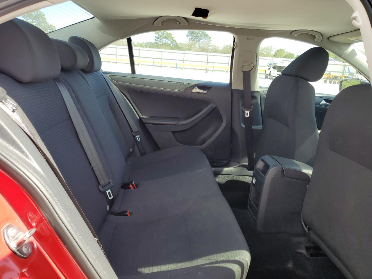 2015 Volkswagen Jetta - Image 10