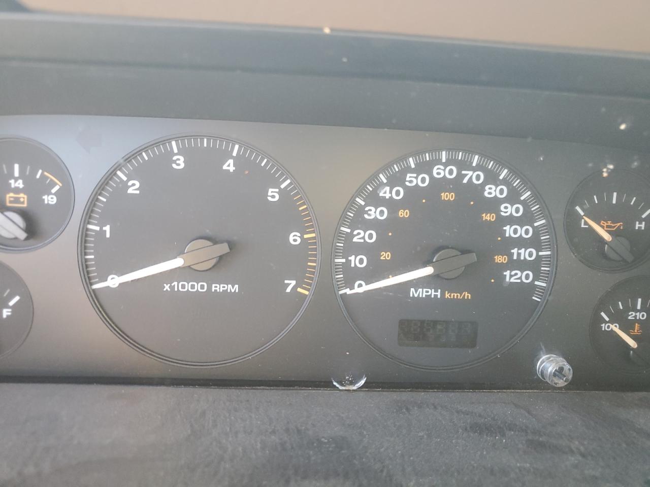 2002 Jeep Grand Cherokee - Image 9