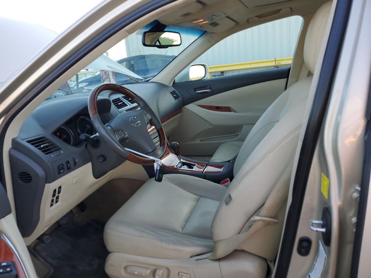 2011 Lexus ES - Image 7