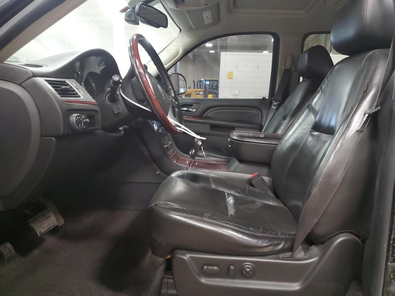 2010 Cadillac Escalade - Image 7