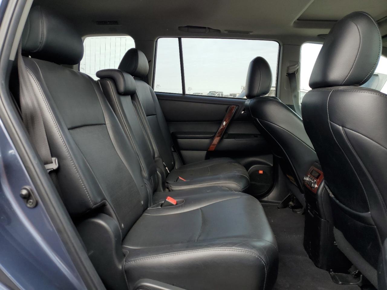 2012 Toyota Highlander - Image 11