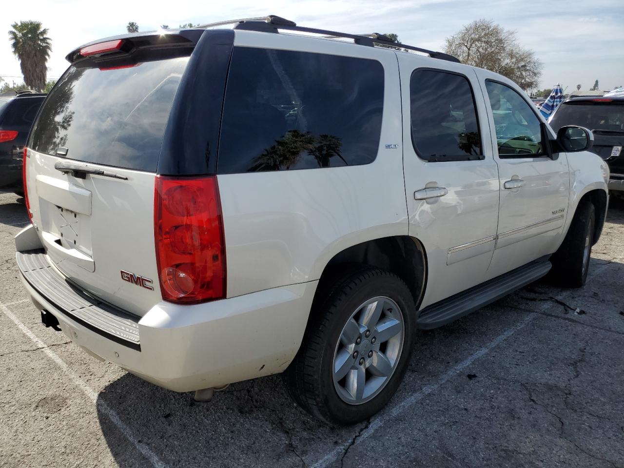 2011 GMC Yukon - Image 3