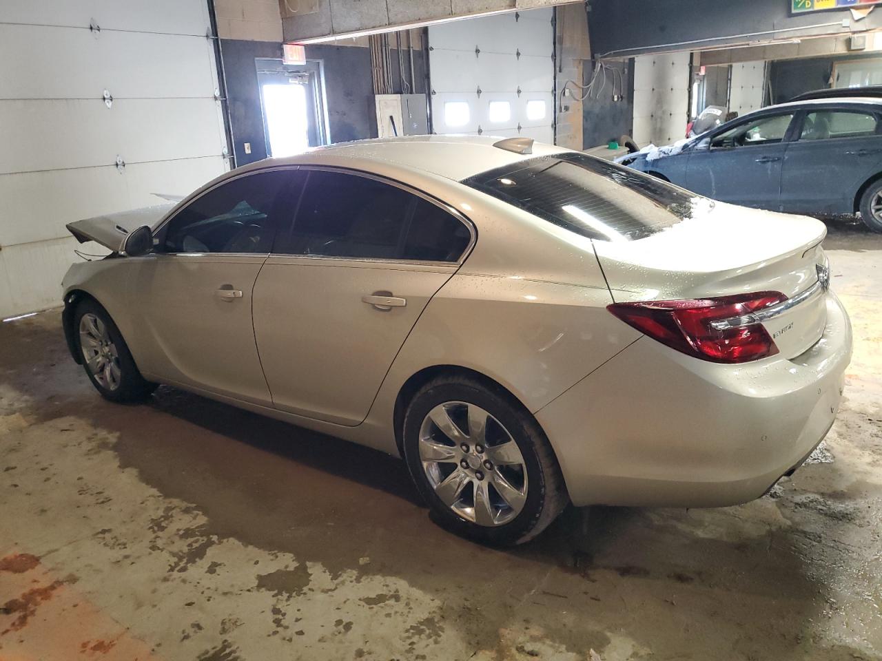 2016 Buick Regal - Image 2