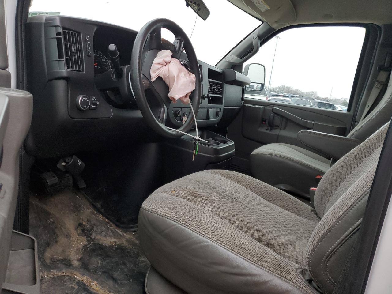 2016 GMC Savana - Image 7