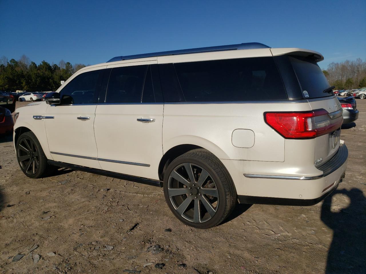 2018 Lincoln Navigator - Image 2