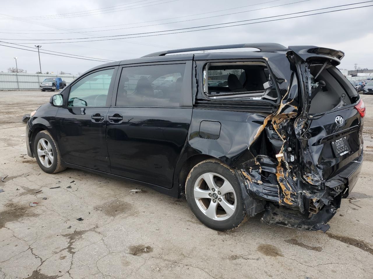 2019 Toyota Sienna - Image 2