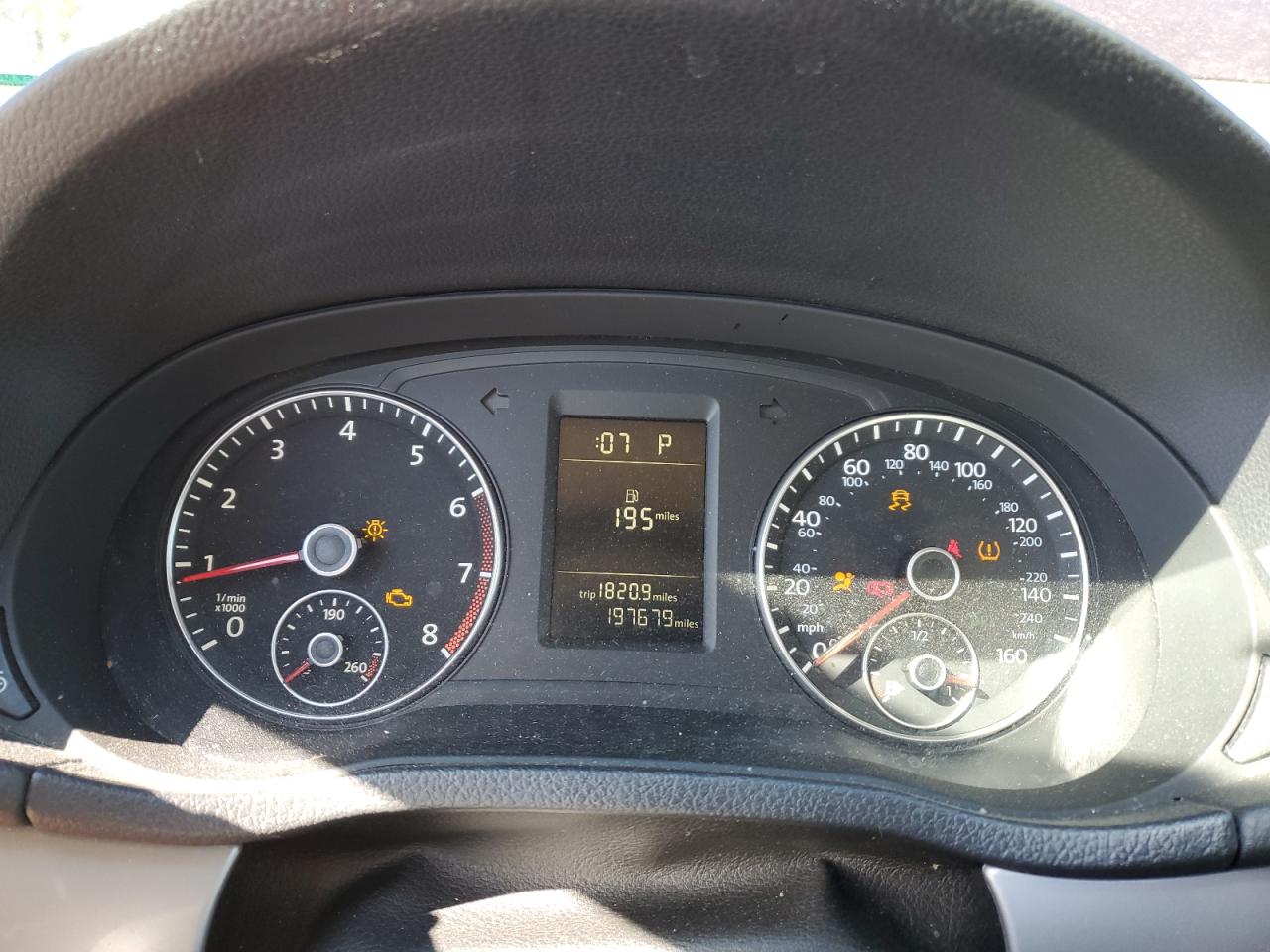 2014 Volkswagen Passat - Image 9