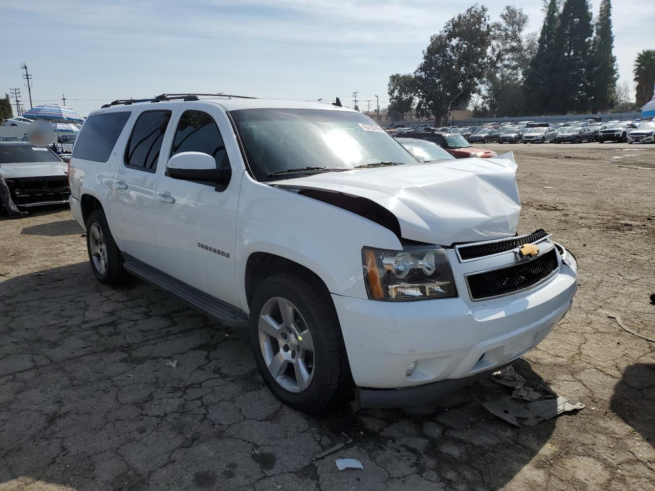 2014 Chevrolet Suburban - Image 4