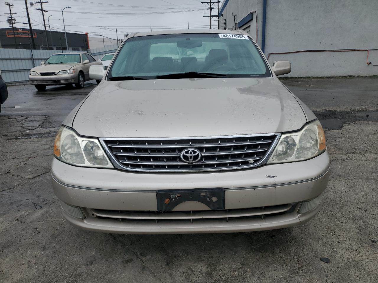 2004 Toyota Avalon - Image 5