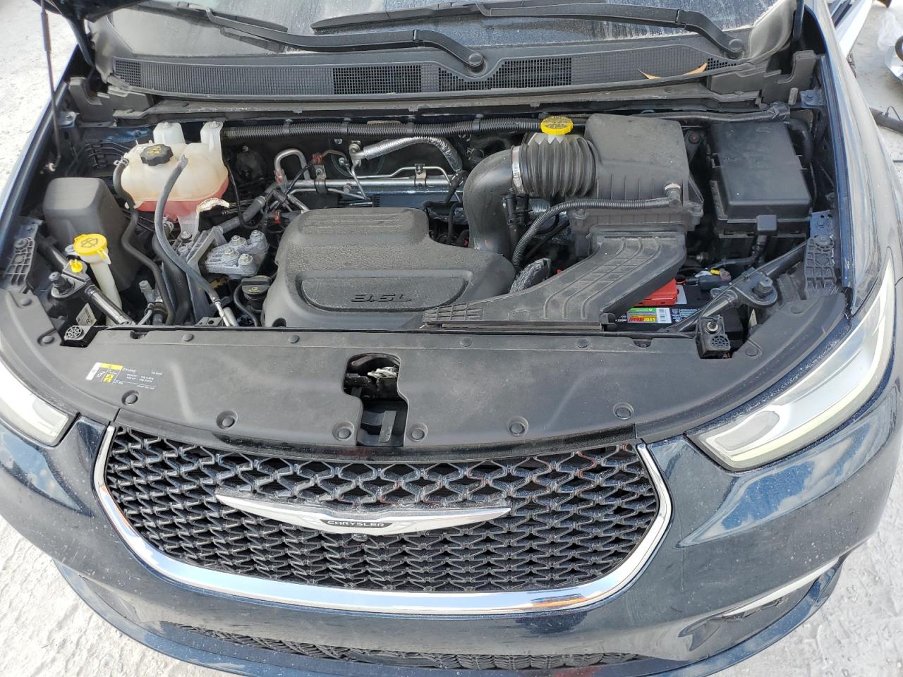 2021 Chrysler Pacifica - Image 12