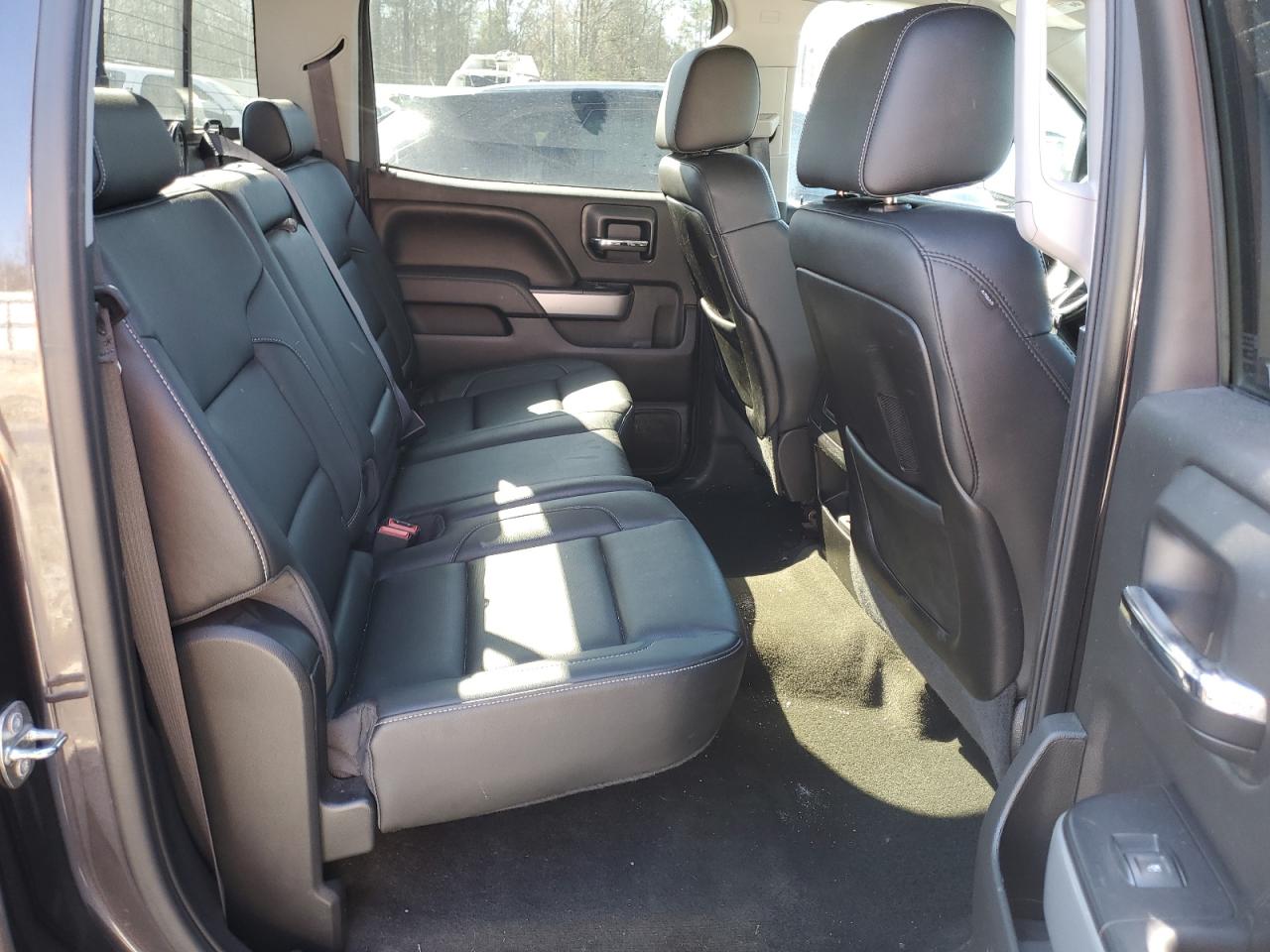 2015 Chevrolet Silverado - Image 11