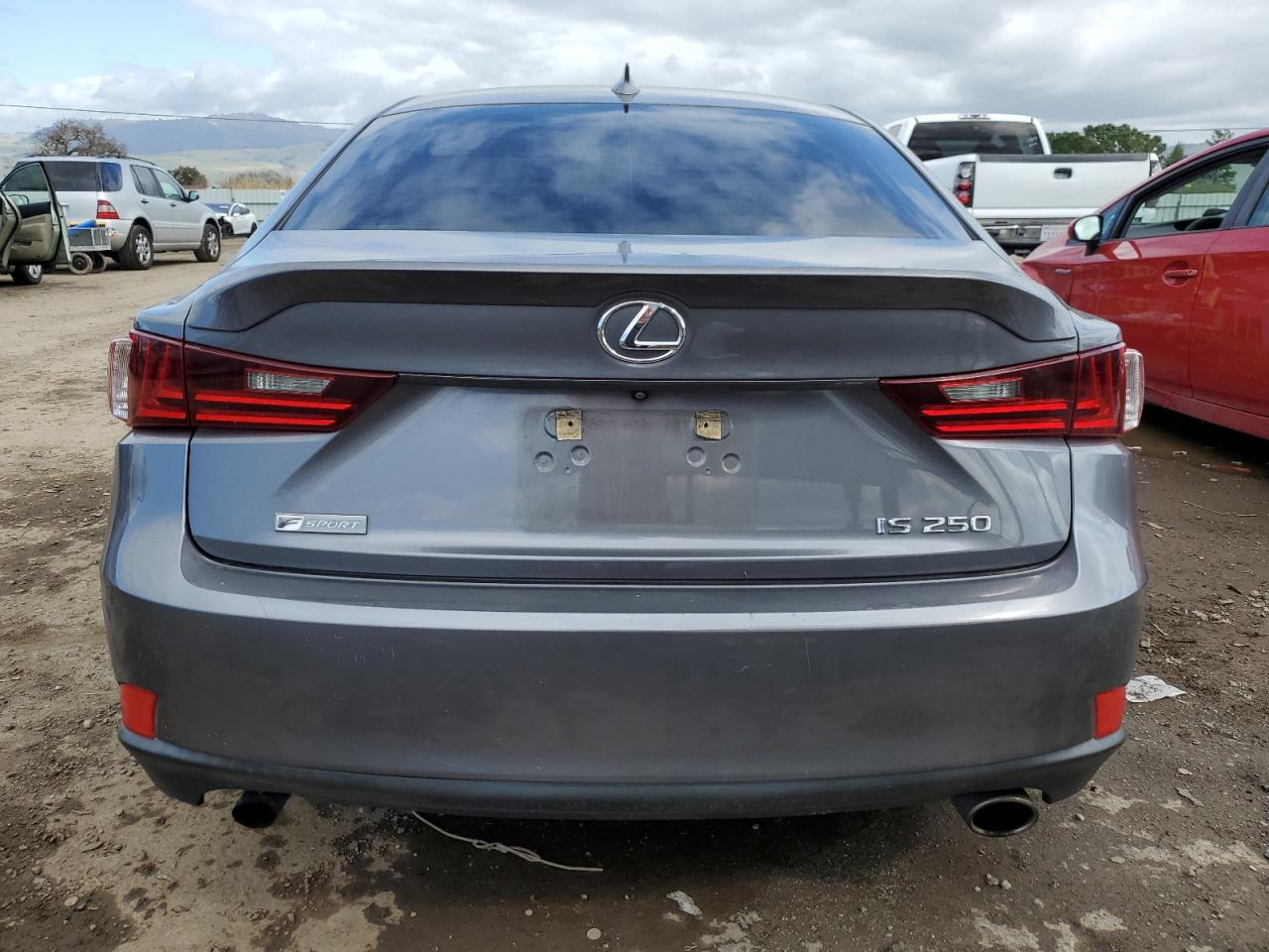 2015 Lexus IS - Image 6