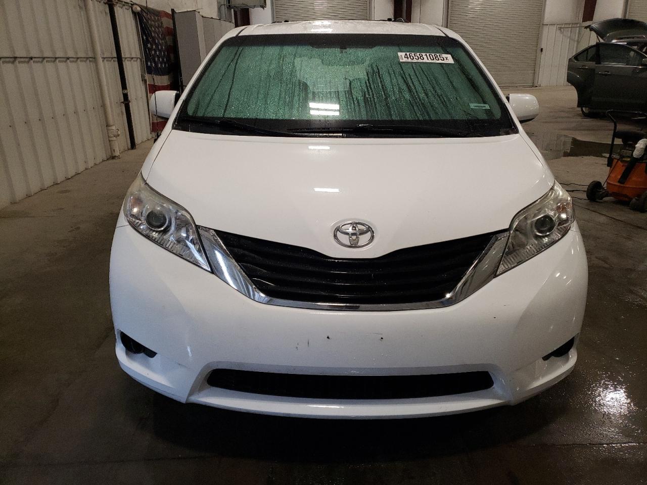 2013 Toyota Sienna - Image 5