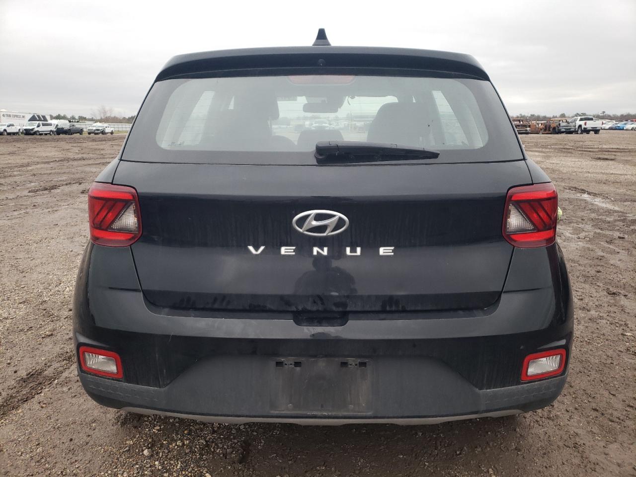 2022 Hyundai Venue - Image 6