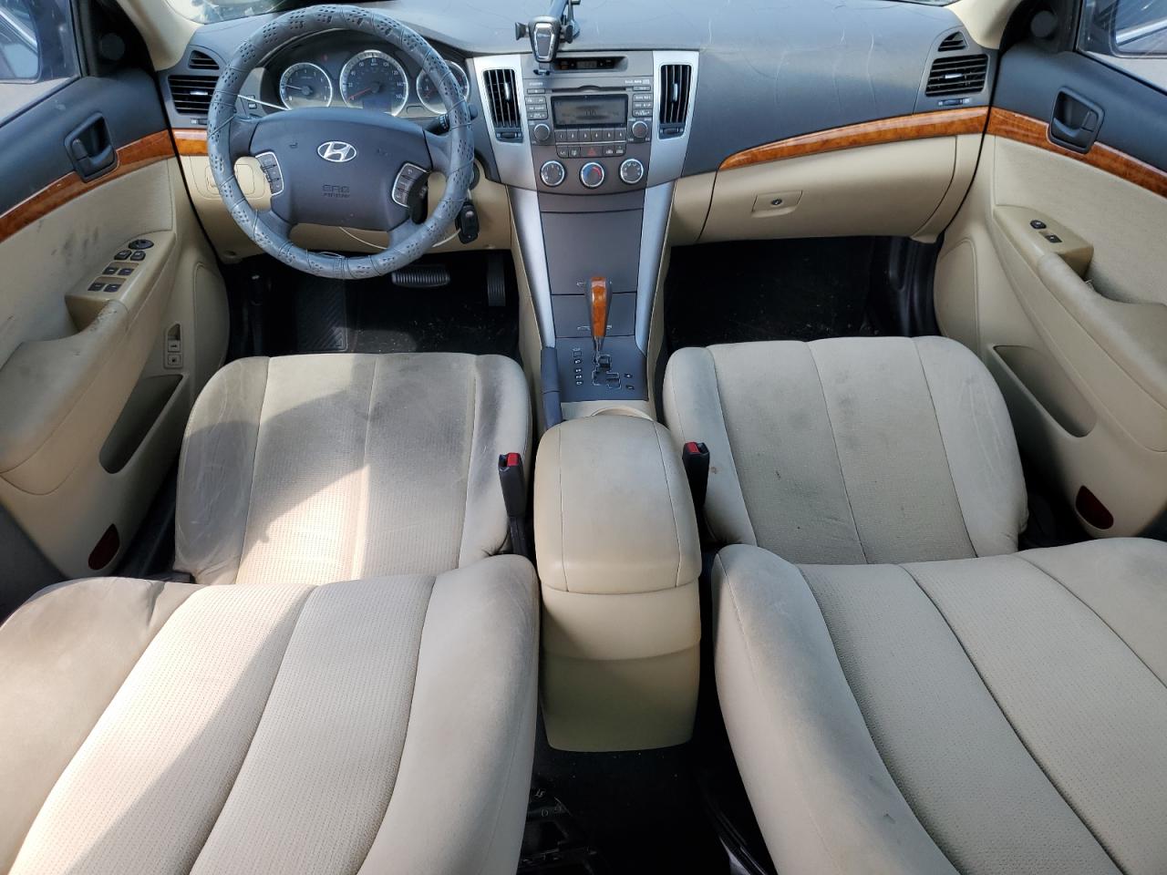 2010 Hyundai Sonata - Image 8
