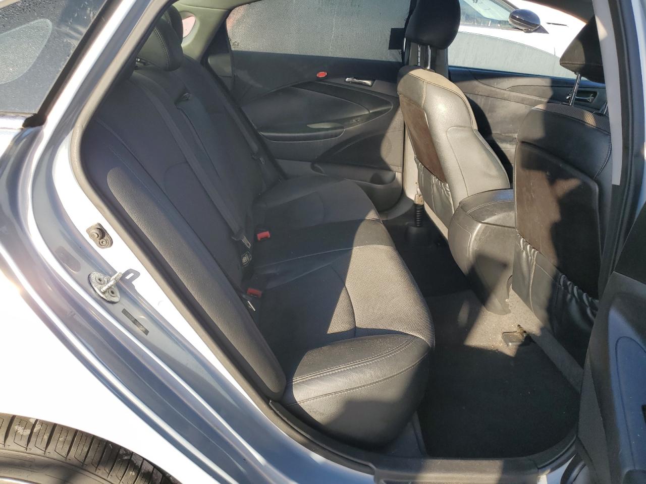 2013 Hyundai Sonata - Image 11