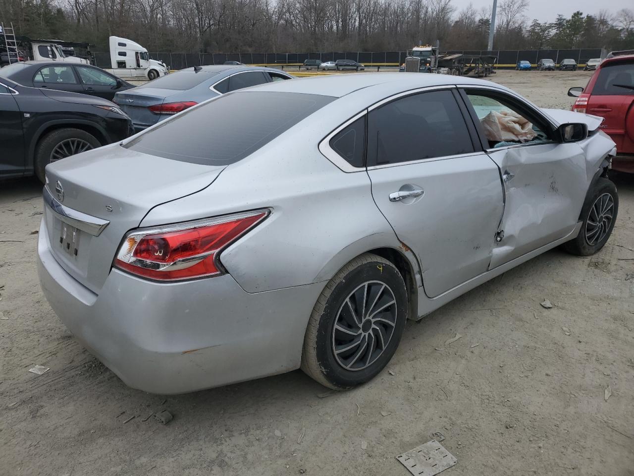 2015 Nissan Altima - Image 3