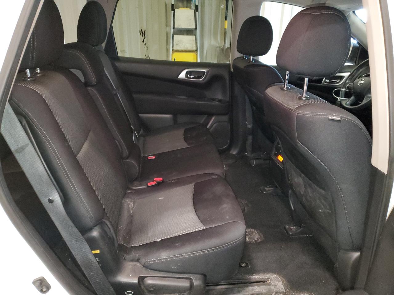 2017 Nissan Pathfinder - Image 10