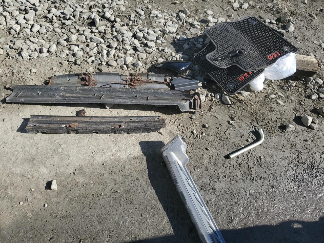 2017 Volkswagen GTI - Image 12