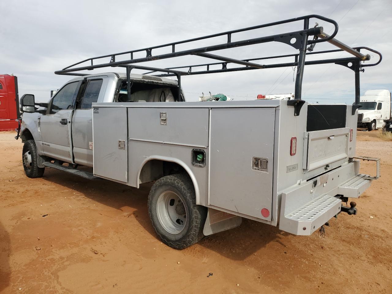2018 Ford F350 - Image 2