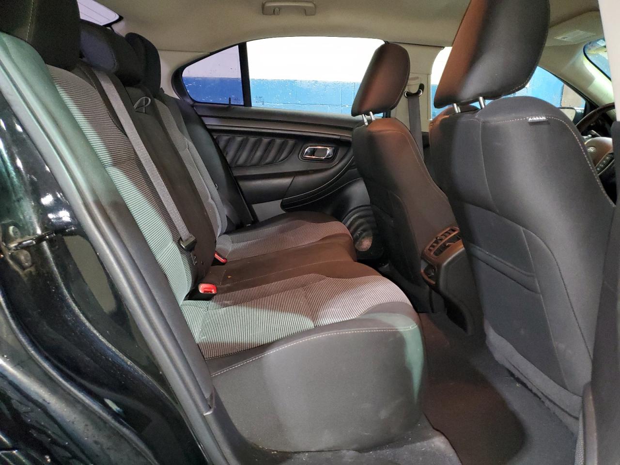 2010 Ford Taurus - Image 10