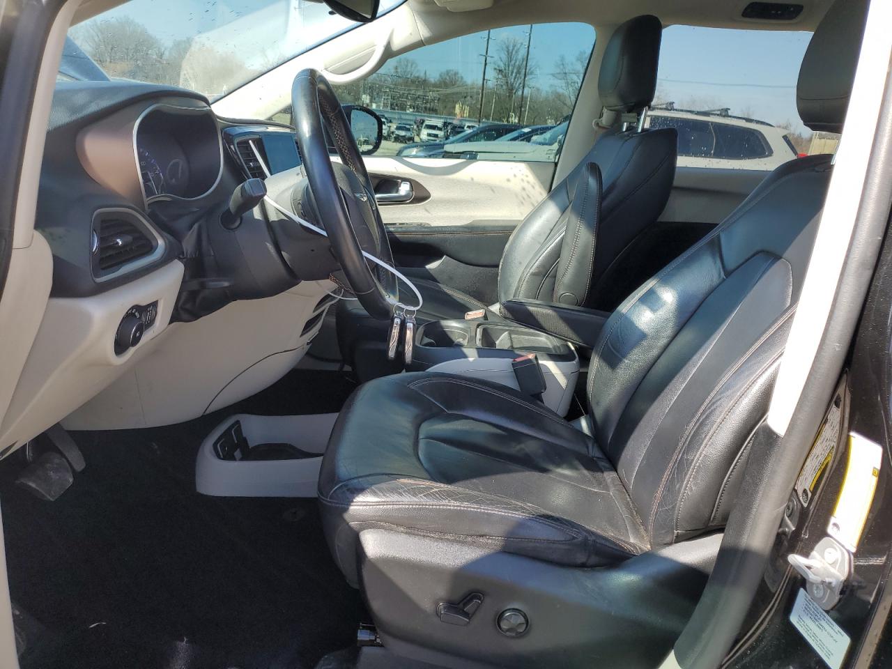 2017 Chrysler Pacifica - Image 7