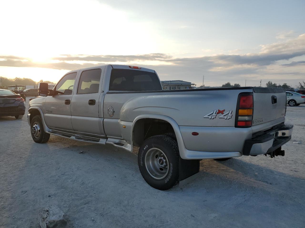 2005 GMC Sierra - Image 2