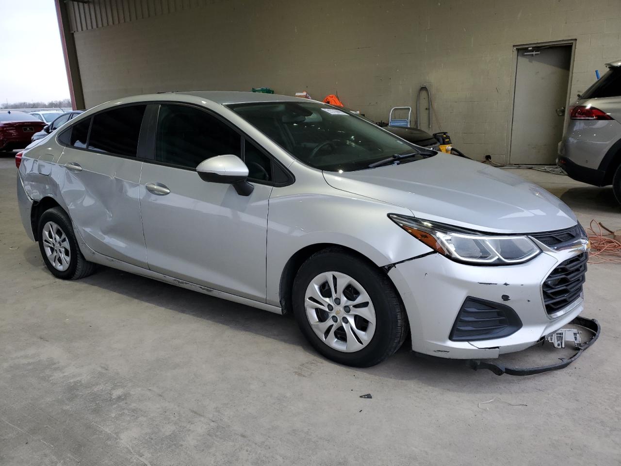2019 Chevrolet Cruze - Image 4