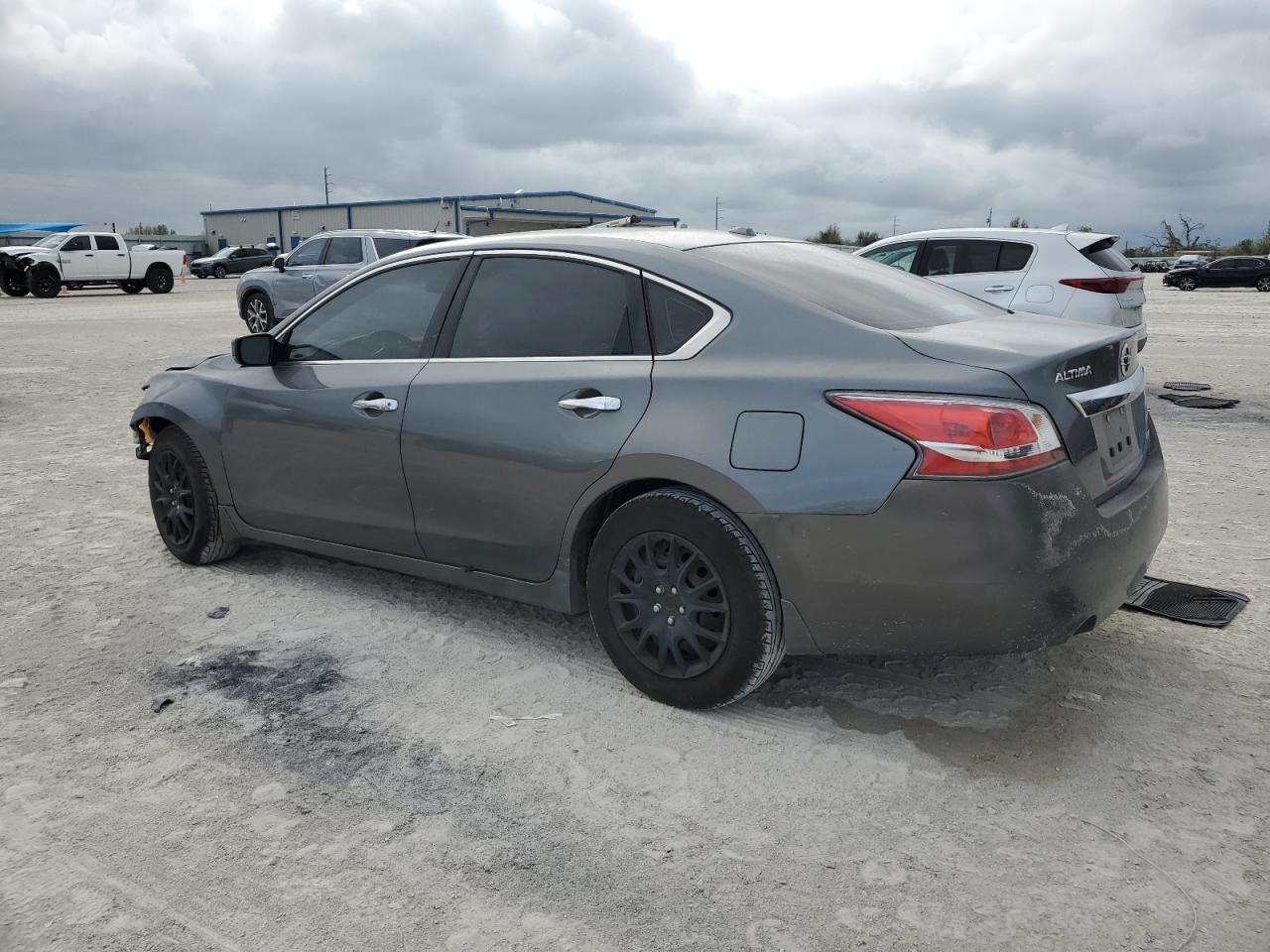 2014 Nissan Altima - Image 2