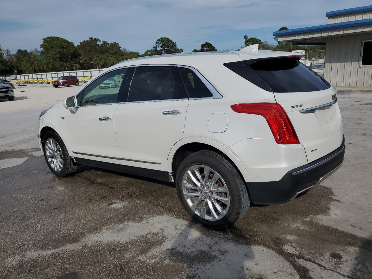 2019 Cadillac XT5 - Image 2