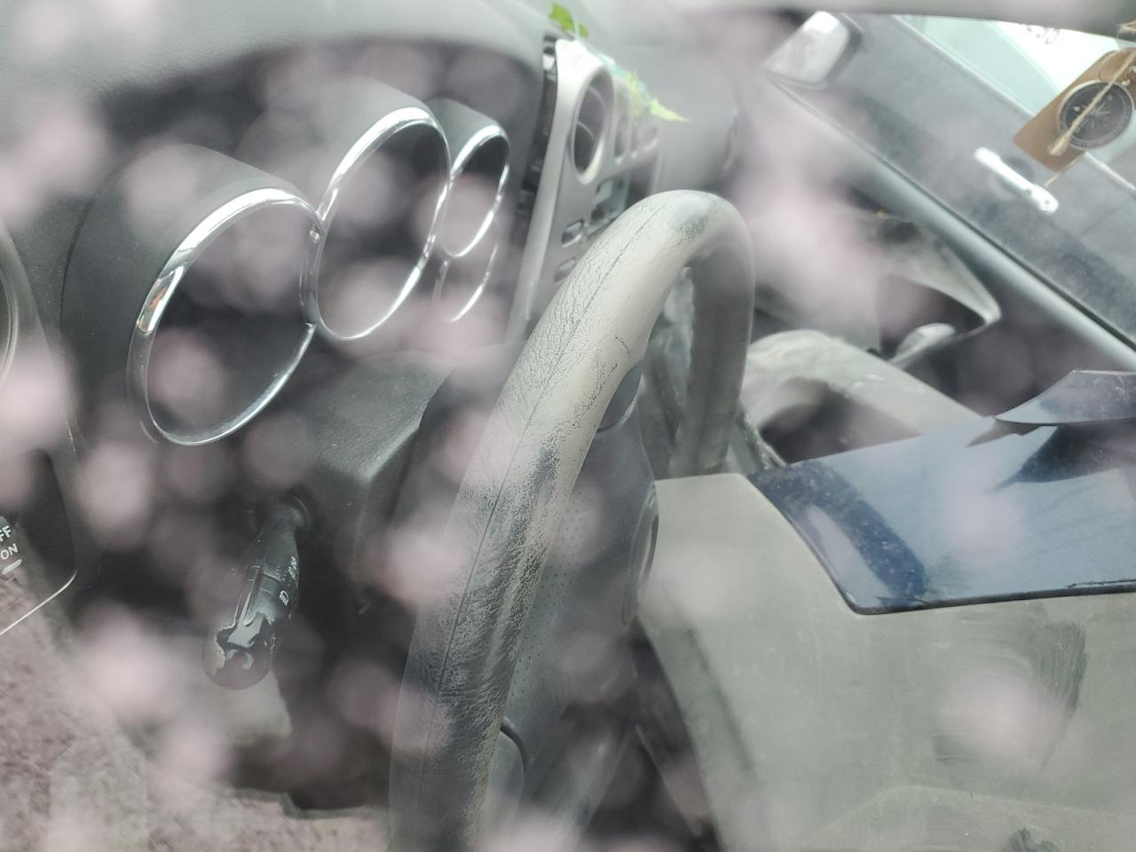 2004 Pontiac Vibe - Image 9