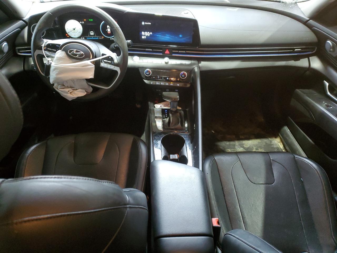 2021 Hyundai Elantra - Image 8
