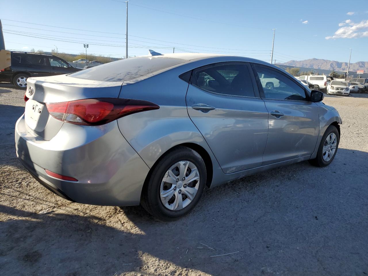 2016 Hyundai Elantra - Image 3