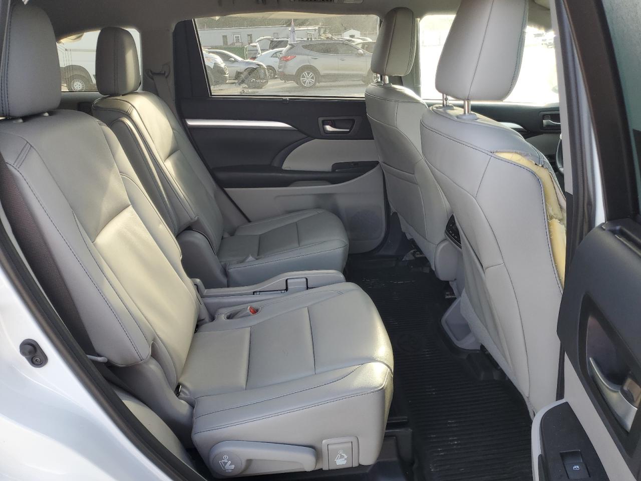 5TDJZRFH4KS587170 TOYOTA HIGHLANDER 2019