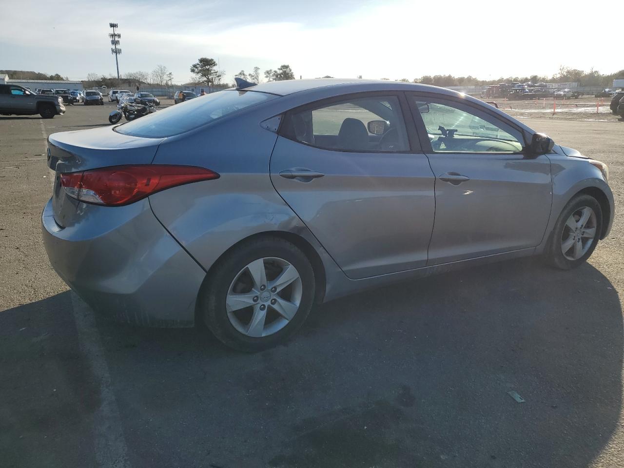 2013 Hyundai Elantra - Image 3