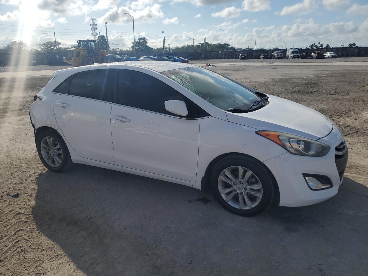 2015 Hyundai Elantra - Image 4