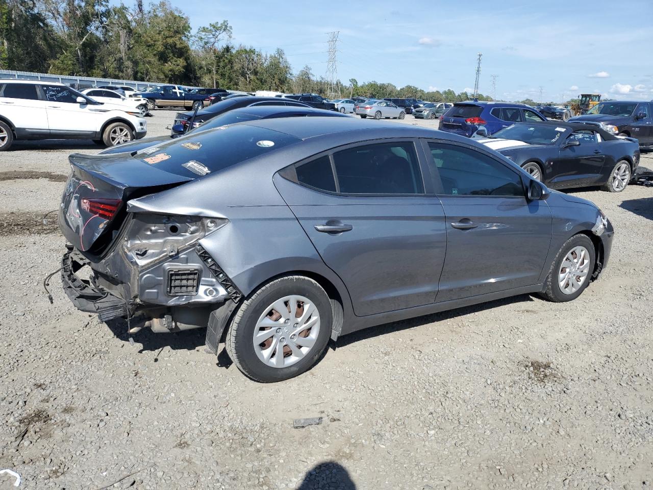2019 Hyundai Elantra - Image 3