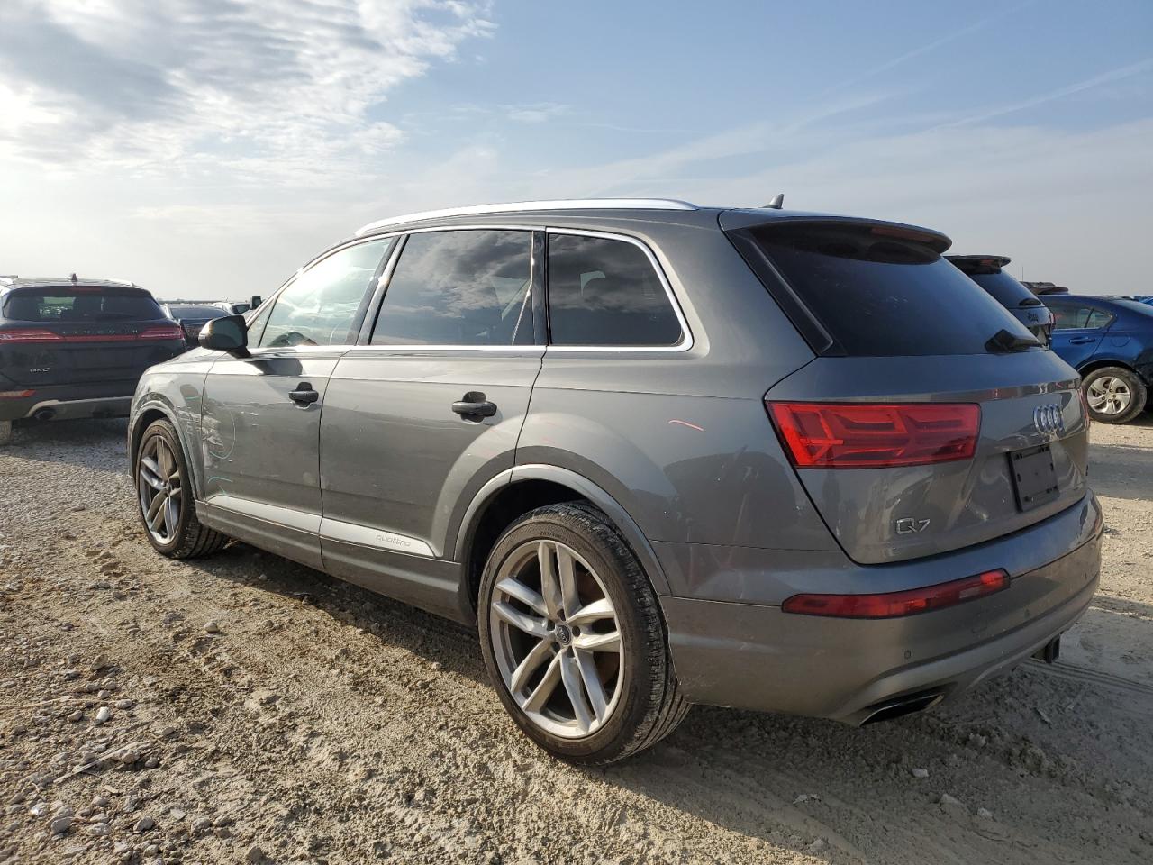 2017 Audi Q7 - Image 2